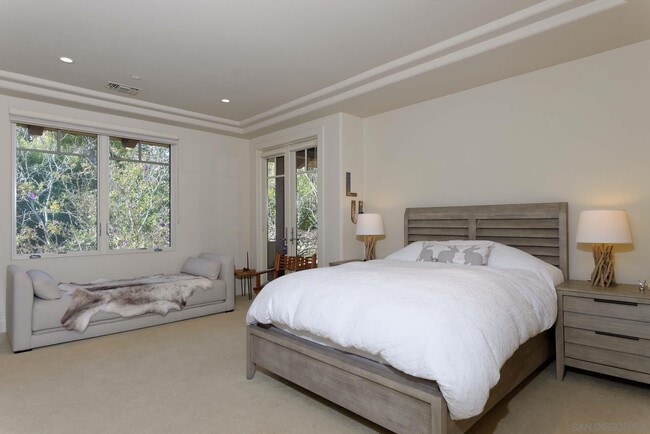 Building Photo - 6717 La Jolla Scenic S Dr