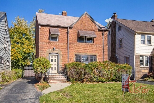 Building Photo - 3575 Grosvenor Rd