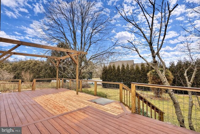 Building Photo - 6 Quail Ridge Dr