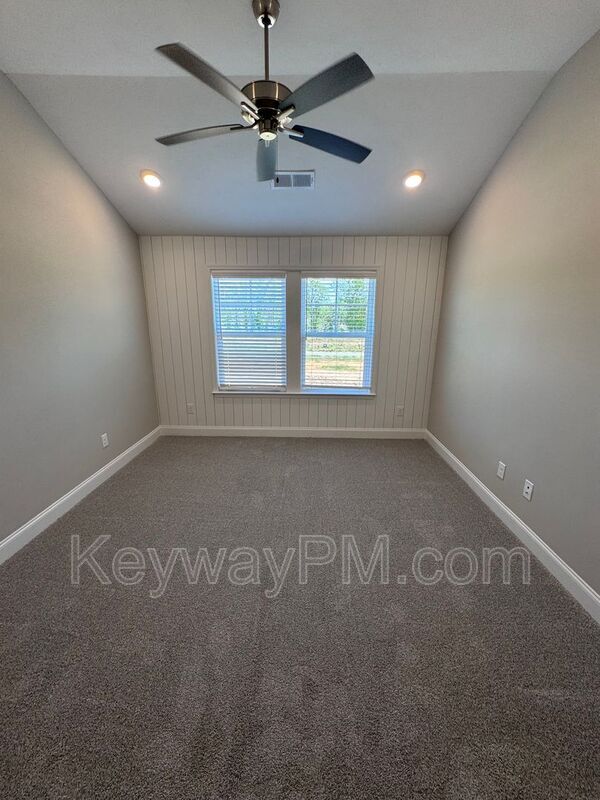 Building Photo - 2062 Denmark Ave SE