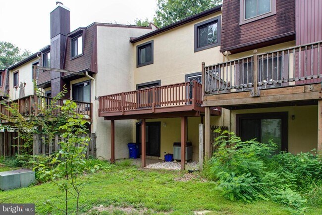 Building Photo - 5461 Enberend Terrace