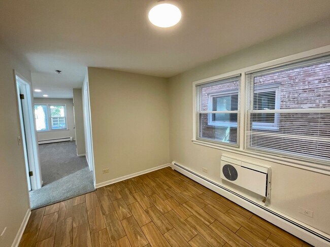 Building Photo - Freshly Renovated 3-Bed in Jefferson Park – In-Unit Laundry & Modern Upgrades!