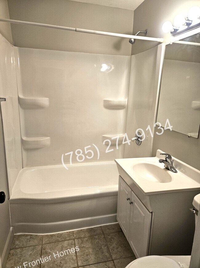 Building Photo - 1333 Ponca Ave