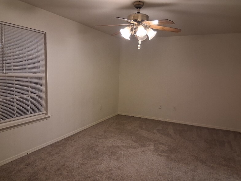 Building Photo - 316 Ewalt Ave