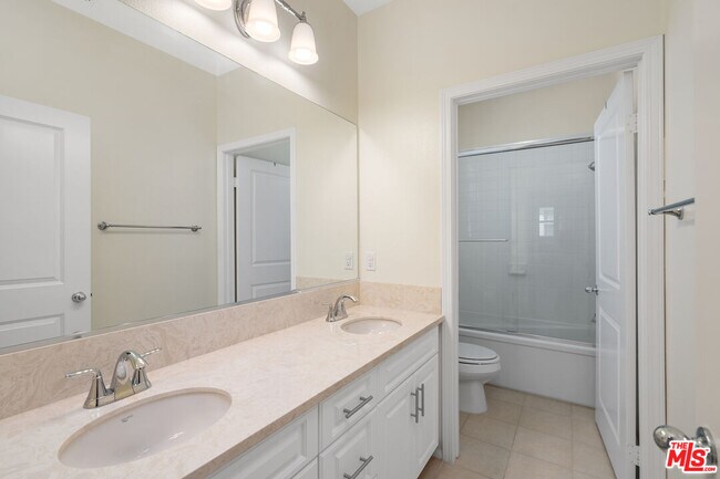 Building Photo - 17053 Cantlay St