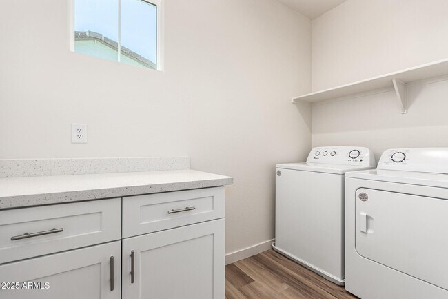 Building Photo - 6537 N 15th Dr