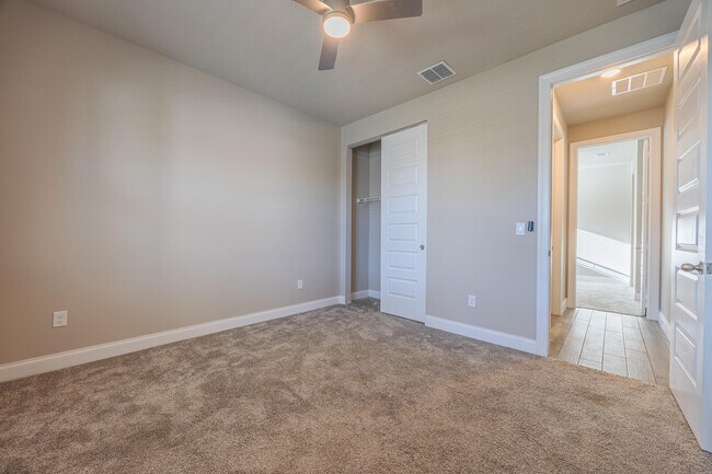 Building Photo - 6616 Cloverdale Ave