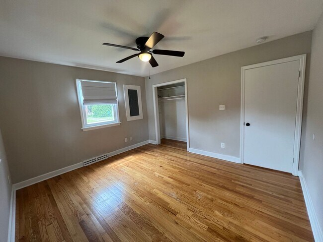 Building Photo - Updated and Spacious ranch in CAMELLIA ACRES