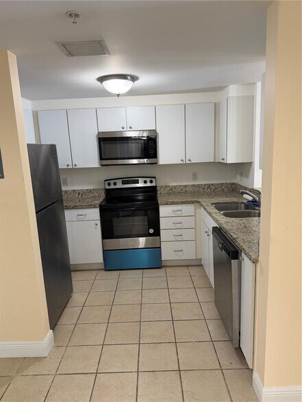 Building Photo - 1250 S Miami Ave