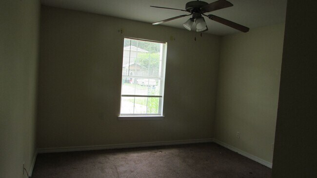 Building Photo - 5386 Quail Creek Cir