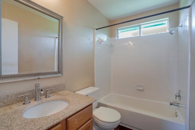 Building Photo - 918 Estate Dr