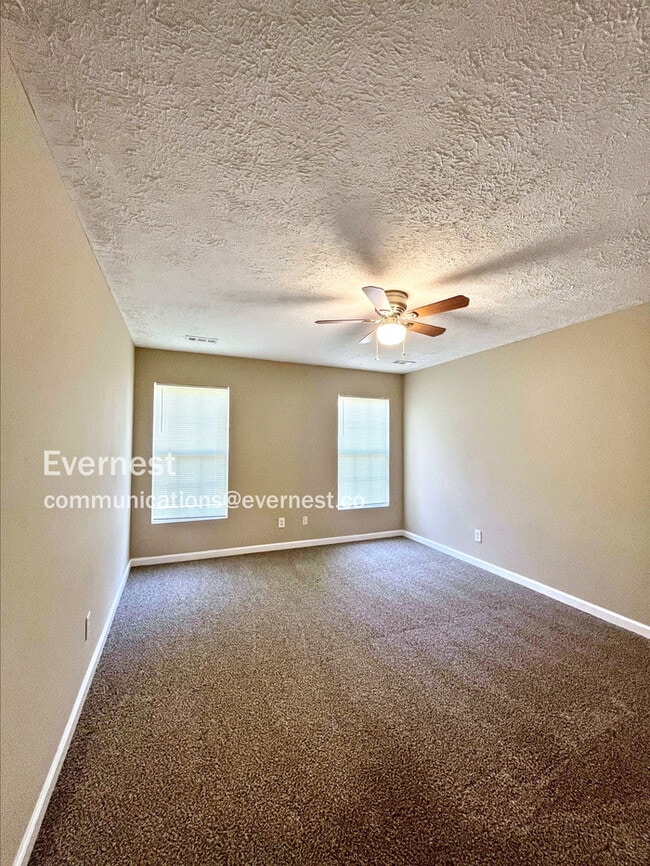 Building Photo - 5005 Cobblestone Creek Dr