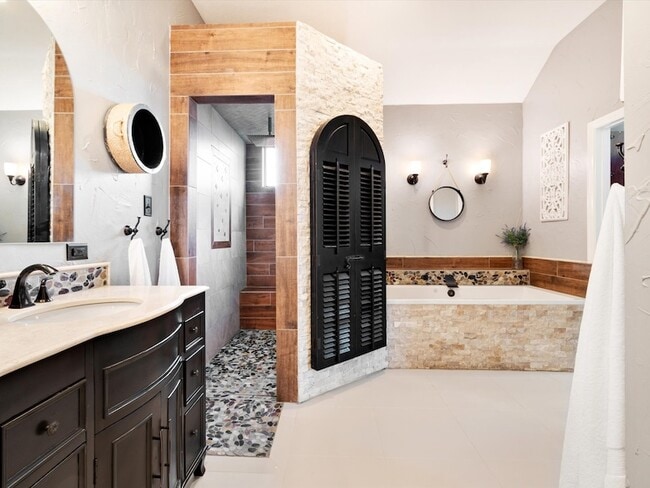 Building Photo - 3228 Port Royal Ct