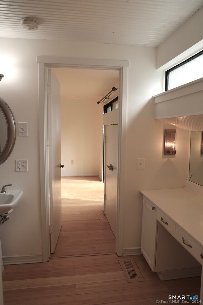 Building Photo - 3 Edgewood Cir