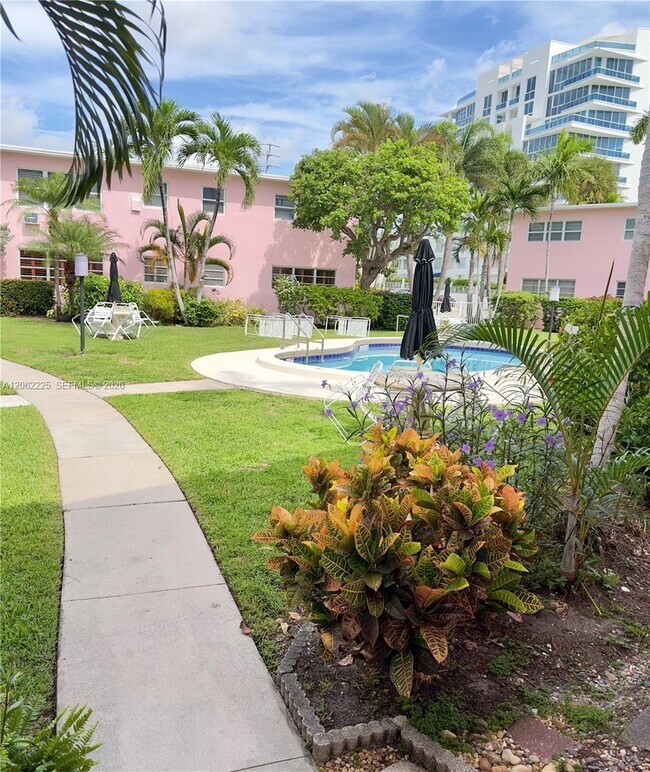 Building Photo - 700 Bayshore Dr