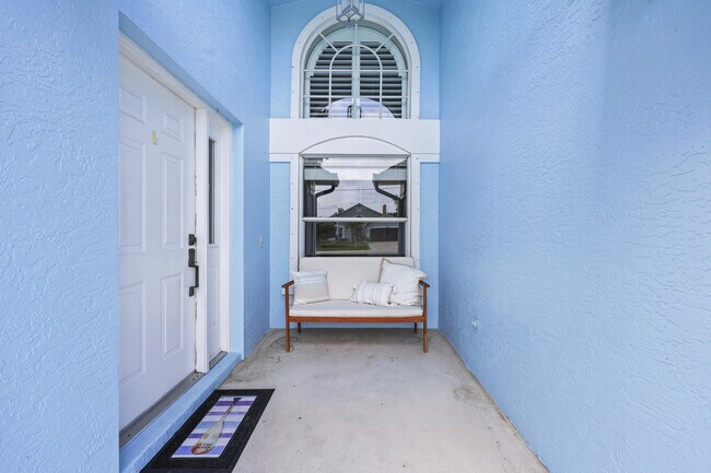 Building Photo - 6238 Pompano St