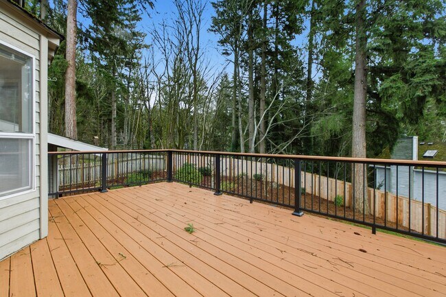 Building Photo - Spacious 3BR Home w/ Large Fenced Yard in Prime Woodinville Location