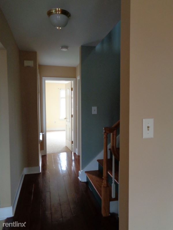Building Photo - 2 br, 3 bath Townhome - 13 Market Plaza