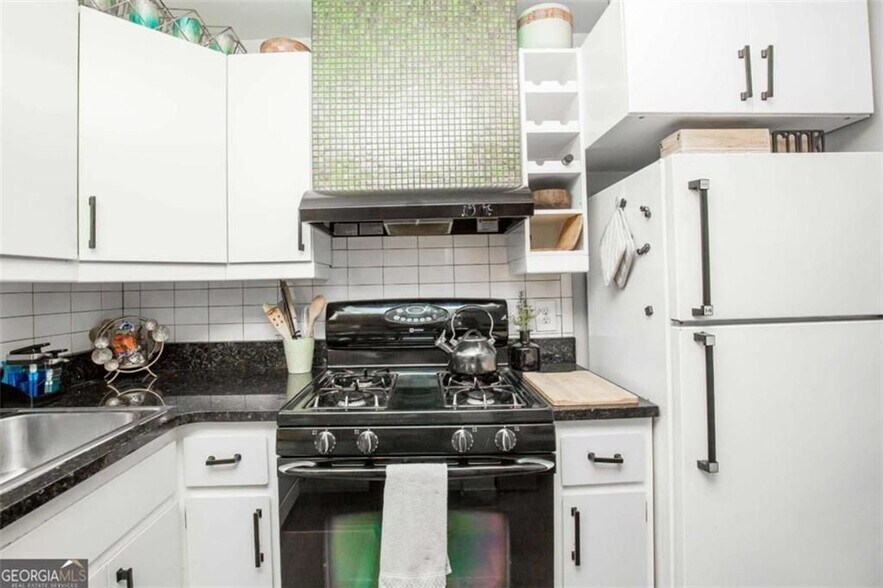 Building Photo - 952 Myrtle St NE