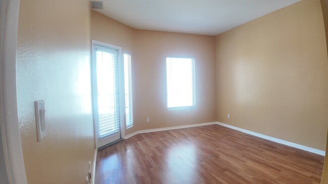 Building Photo - 655 Columbia St