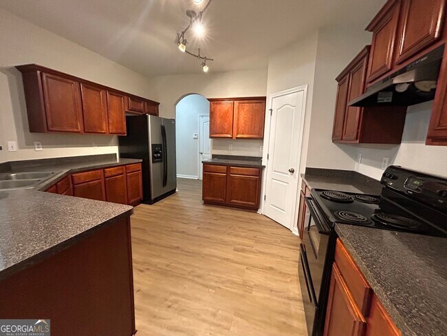 Building Photo - 6533 Silk Tree Pointe