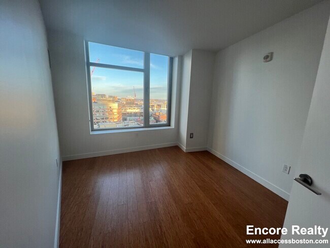 Building Photo - 120 Kingston St