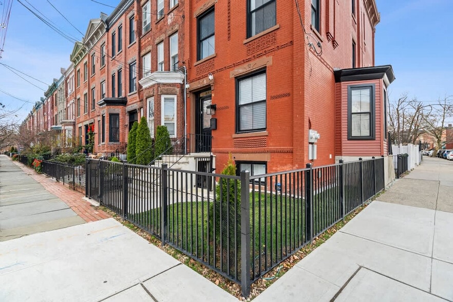 Building Photo - 81 Crescent Ave