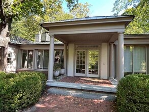 Building Photo - 81 Front St