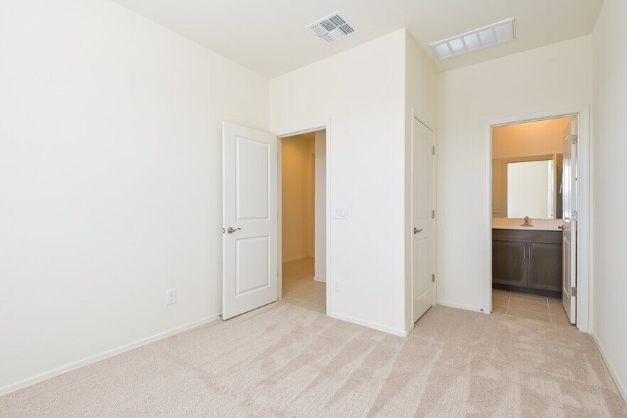 Building Photo - 12709 N Berwick Dr