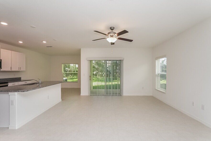 Building Photo - 7340 Spring Snowflake Ave