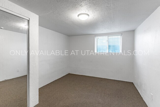 Building Photo - 1278 E 520 S St