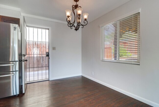 Building Photo - Pristine 4 bedroom, 2 bath, single level h...