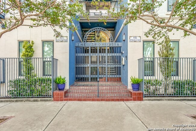 Building Photo - 2-BEDROOM CONDO AT ANDALUSIA CONDOMINIUMS