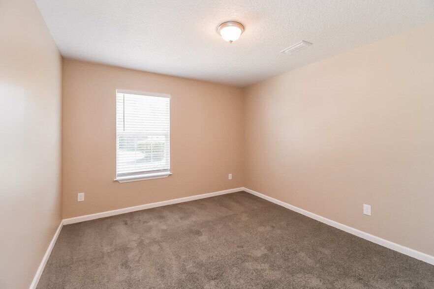 Building Photo - 6248 Ironside Dr N