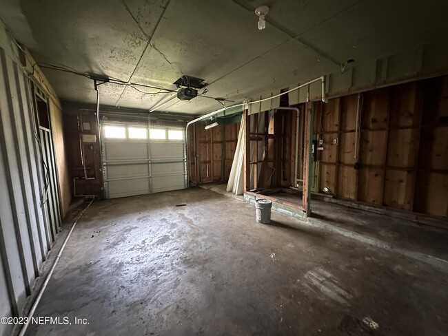 Building Photo - 2131 Goltare Dr