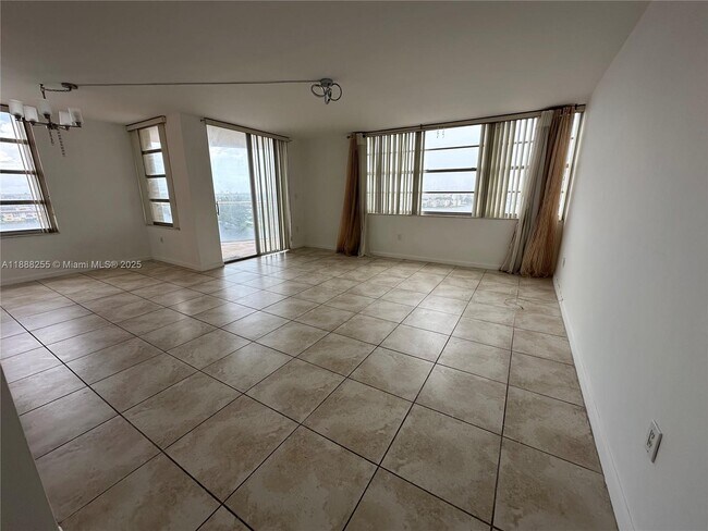 Building Photo - 1351 NE Miami Gardens Dr