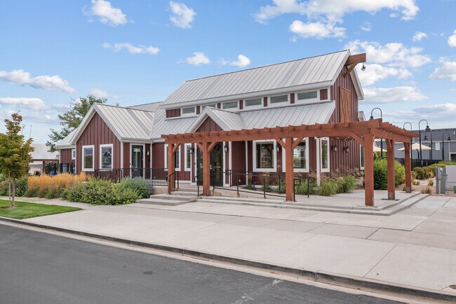 Building Photo - 554 S Church Dr