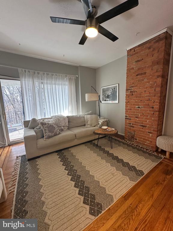 Building Photo - 275 Rochelle Ave