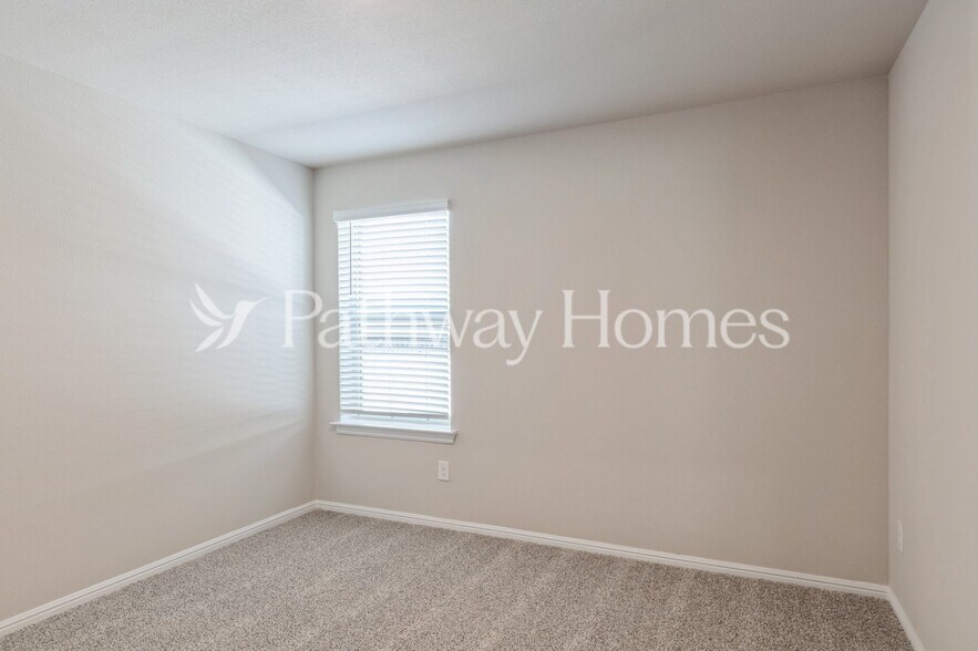 Building Photo - 9436 Golden Tree Ave