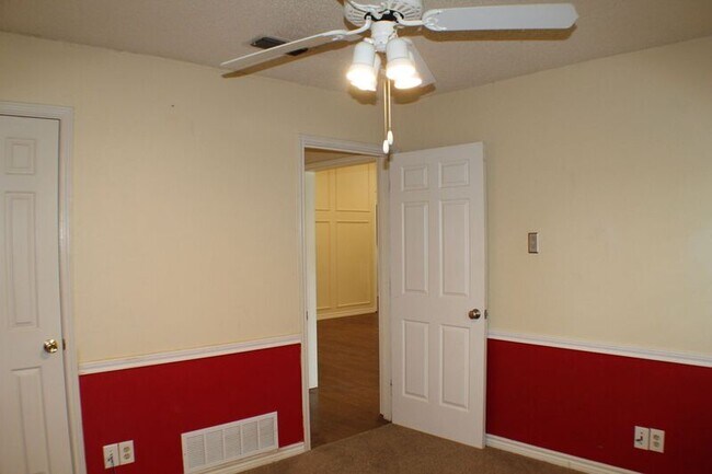 Building Photo - 7838 Williams Ave