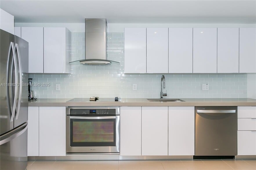 Building Photo - 1600 NE 1st Ave