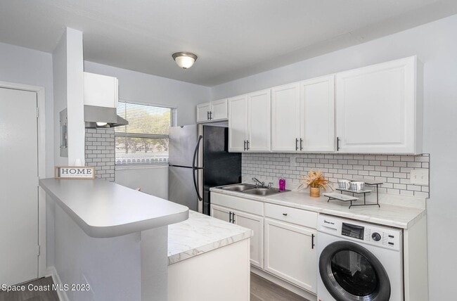 Building Photo - 115 Seminole Ave W