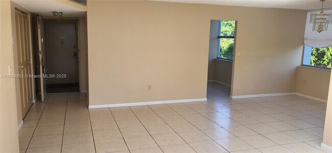 Building Photo - 1300 NE Miami Gardens Dr