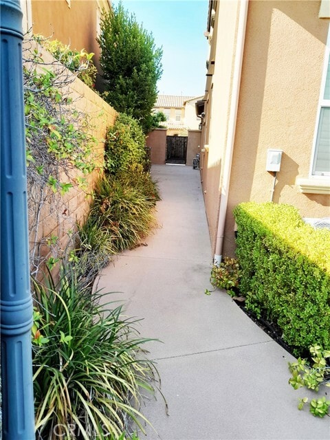Building Photo - 2432 E Kern River Ln