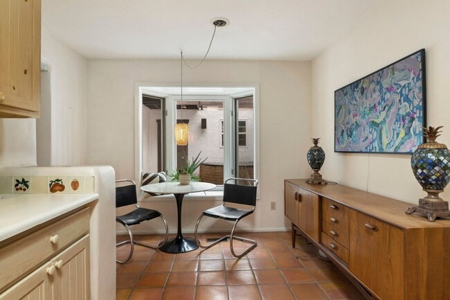 Building Photo - 303 Calle Loma Norte