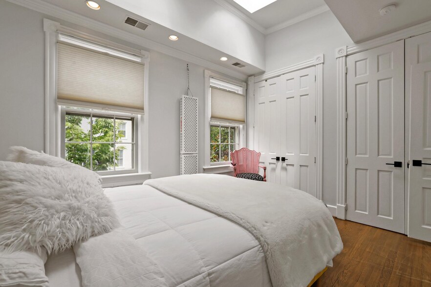 Building Photo - 1225 33rd St NW