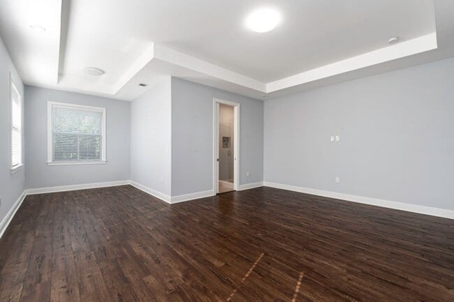 Building Photo - 1031 NE 13th Ave