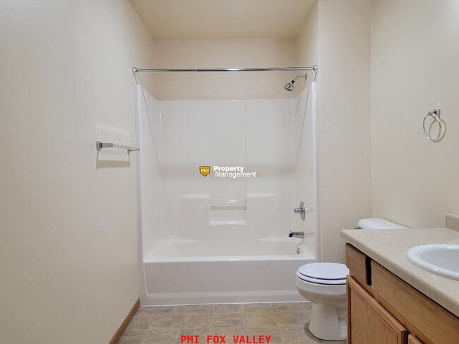 Building Photo - Charming 2 Bedroom Condo in the Heart of B...