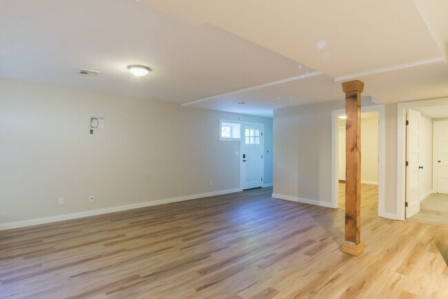 Building Photo - 6bd/3.75ba Seattle Home