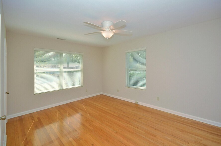 Building Photo - 4396 Gadsden Ct